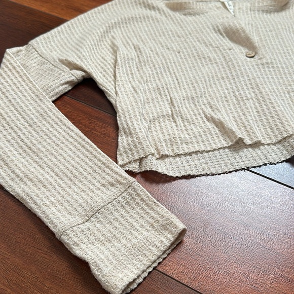 Jaide & Me waffle long sleevee crop top tan small - Picture 2 of 5